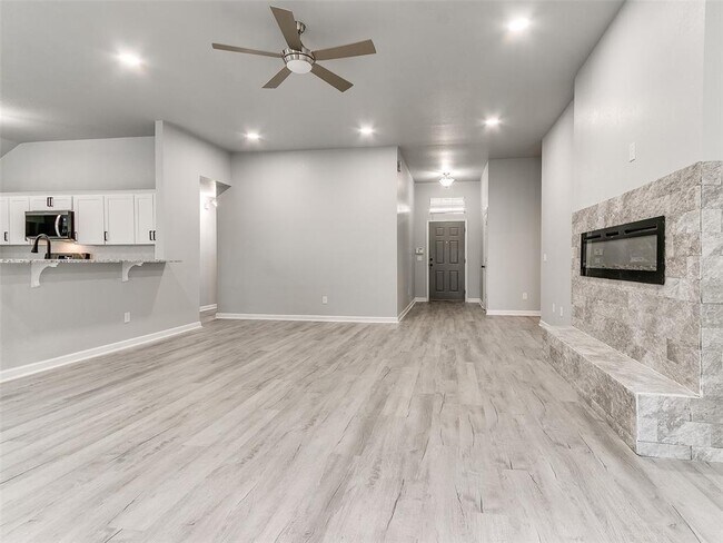 Building Photo - 5612 SE 87th St