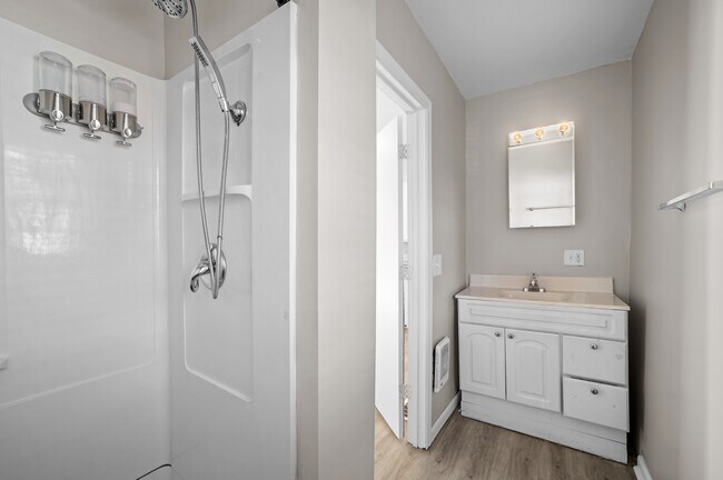 Building Photo - 1236 Underwood Ave SE