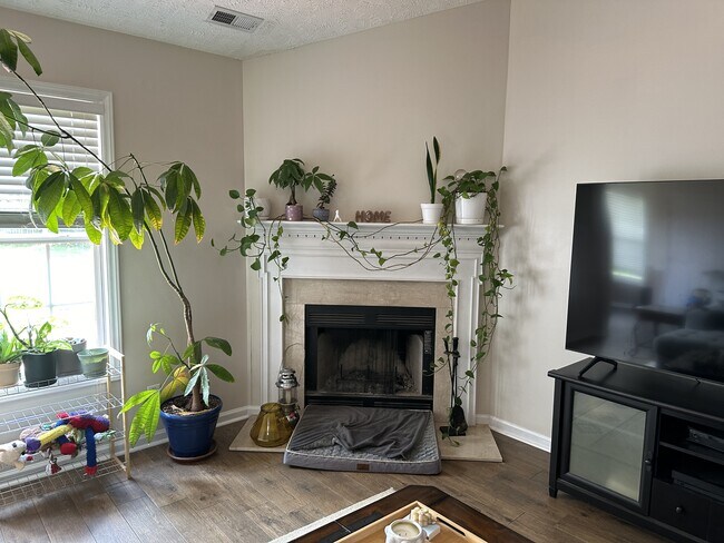 Building Photo - 590 Americana Dr