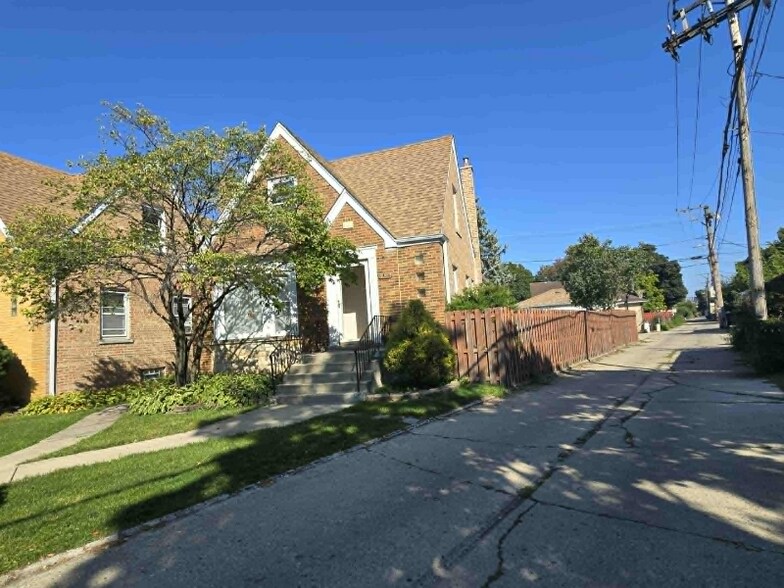 Primary Photo - 5015 N Monitor Ave