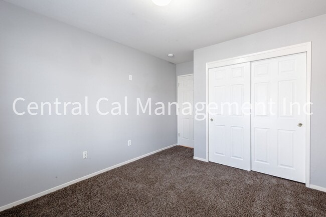 Building Photo - 3 Bedroom/2 Bath with Pool in the Southwest - $2395 Per Month!