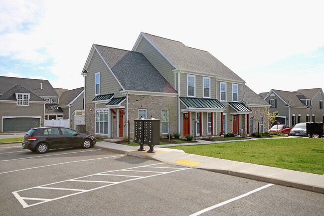 Building Photo - Pet-Friendly Old Trail Townhome