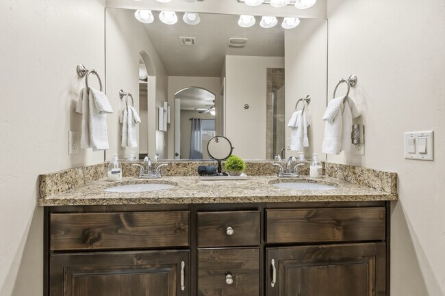 Building Photo - 4221 Torrey Pines Dr