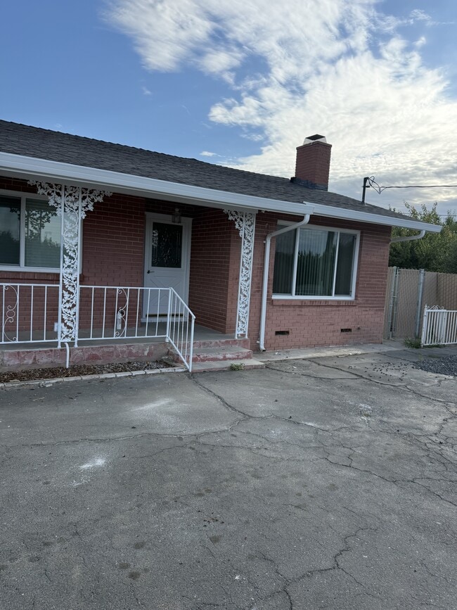 Building Photo - 7401 Yosemite Blvd