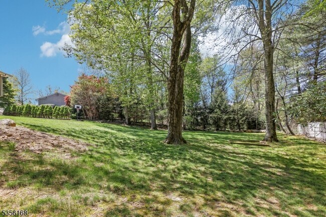 Building Photo - 275 Sycamore Ct