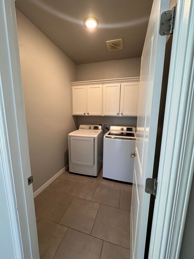 Building Photo - Beautiful Home in Great Location-, $500 off first months rent