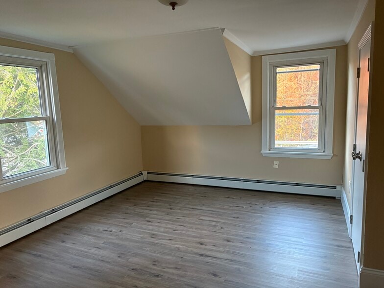 Building Photo - 261 Shaker Rd