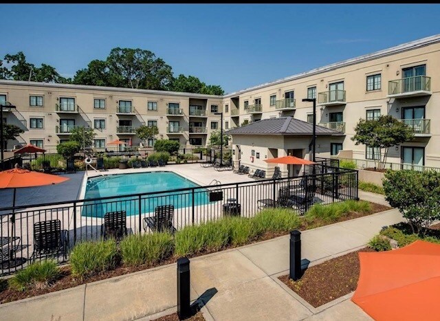 Primary Photo - 721 Gov Morrison St