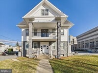 Building Photo - 300 W Chesapeake Ave