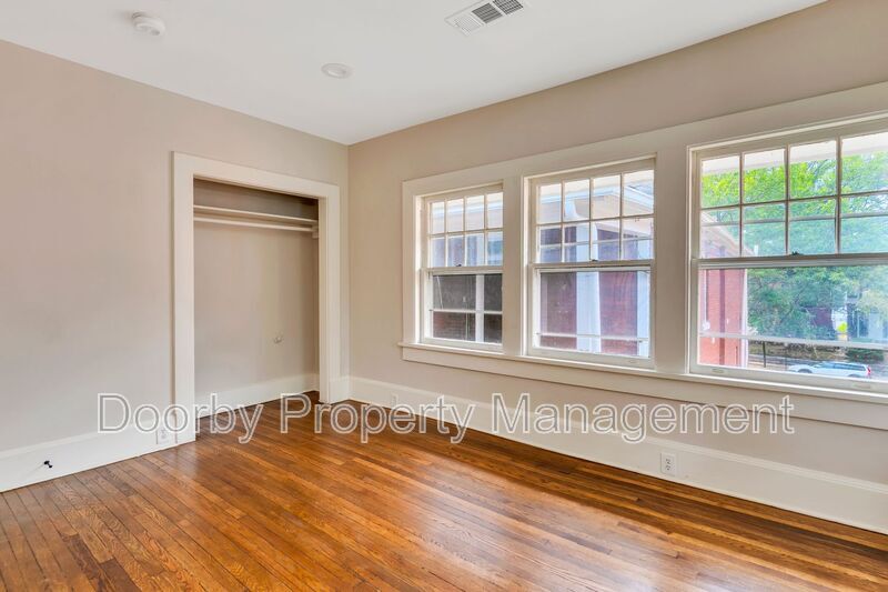 Building Photo - 621 Fortwood Pl