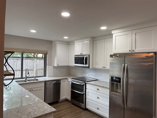 Building Photo - 15745 Covewood Cir