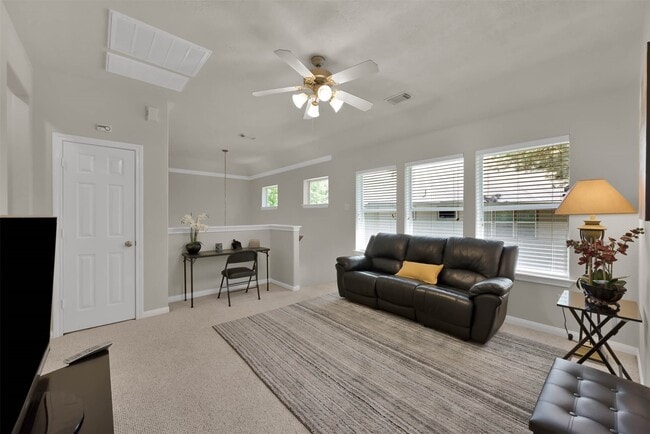 Building Photo - 15 Aquiline Oaks Pl