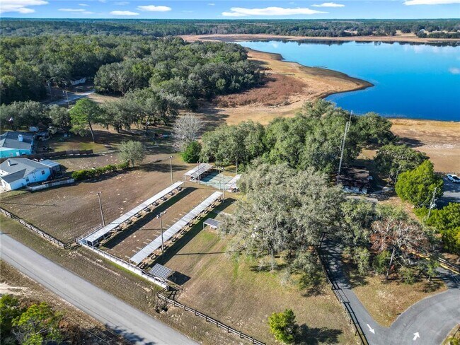 Building Photo - 1511 SW Shorewood Dr