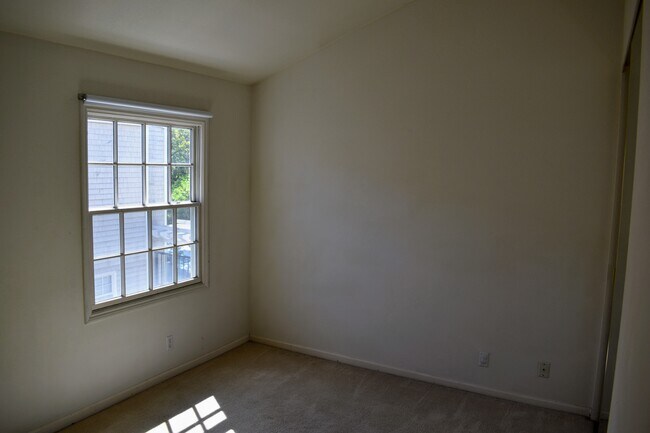 Building Photo - 1555 Cherry St