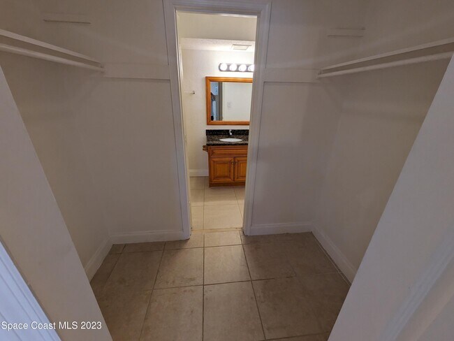 Building Photo - 3645 Barna Ave