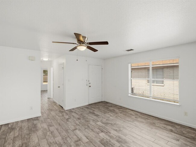 Building Photo - 1144 Miss Kimberly's Ln