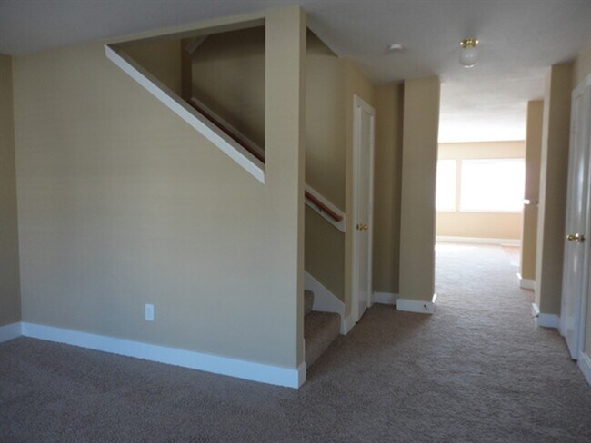 Building Photo - 802 Dragonfly Dr