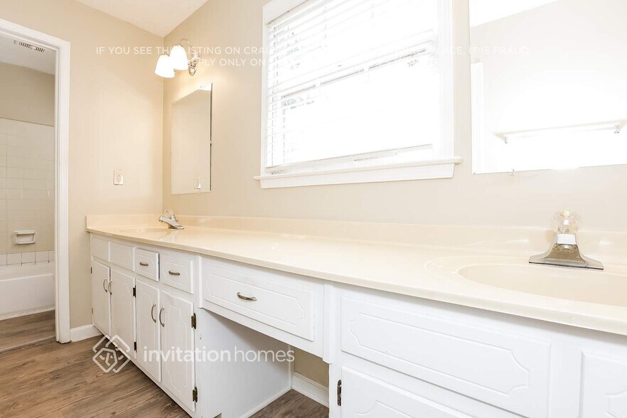 Building Photo - 5018 Stoney Point Cir
