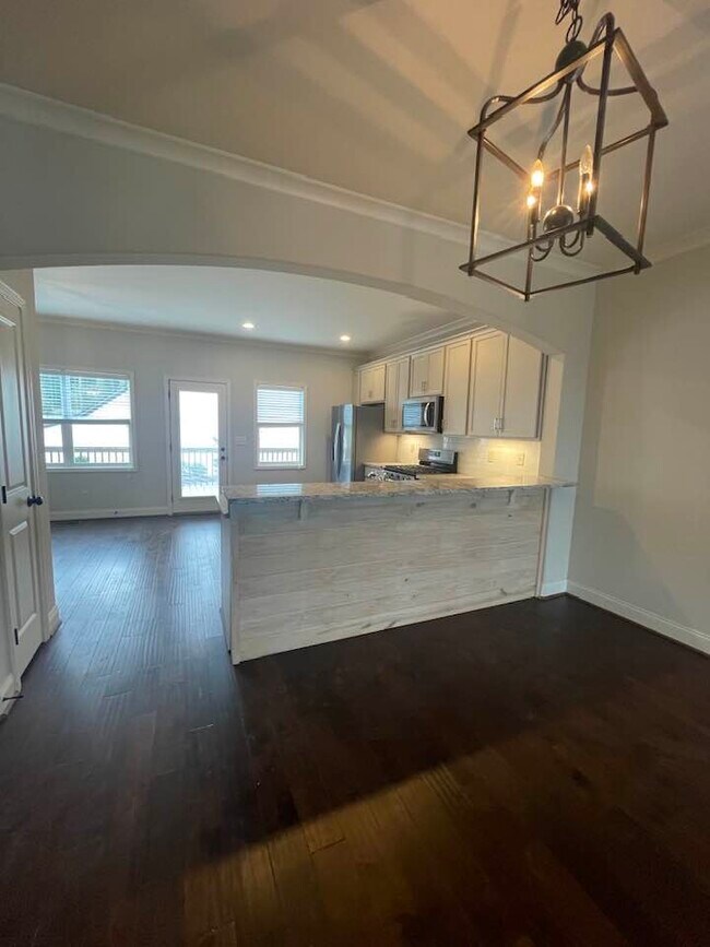 Building Photo - 978 Lennox Blvd