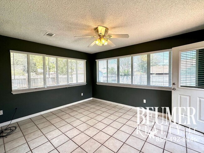 Building Photo - Beautiful 3Bed/2Bath Home Close to Correy Station