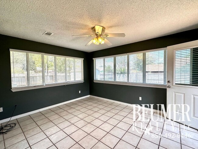 Building Photo - Beautiful 3Bed/2Bath Home Close to Corry Station