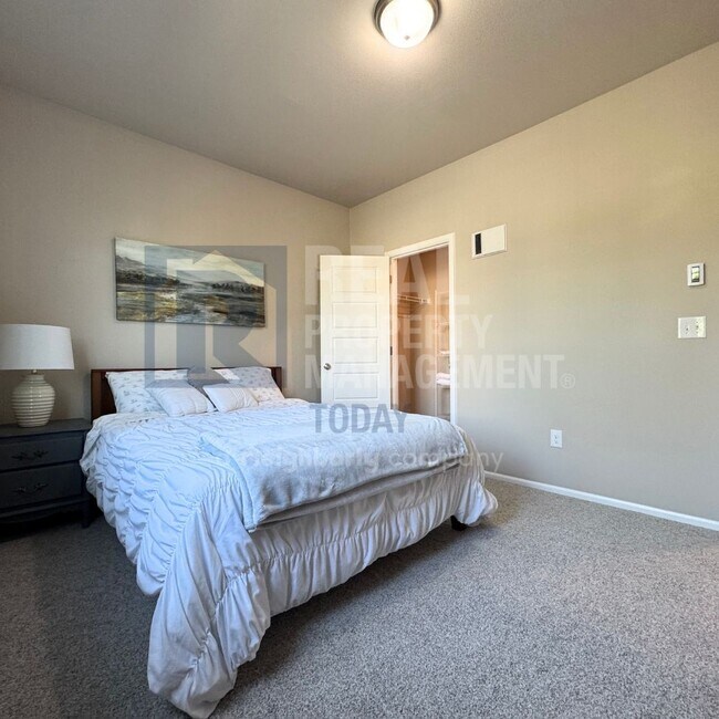 Building Photo - Beautiful 2020-Built 1 Bedroom ADU | Priva...
