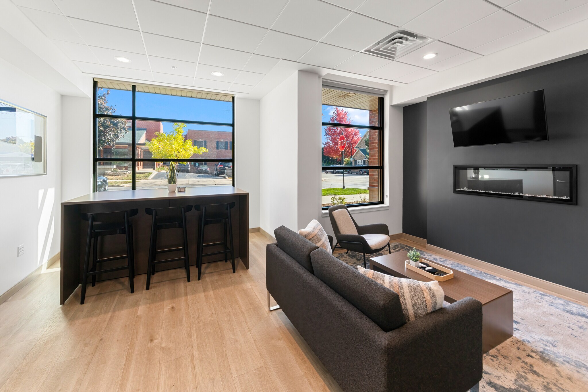 Building Photo - 2420 E Capitol Dr