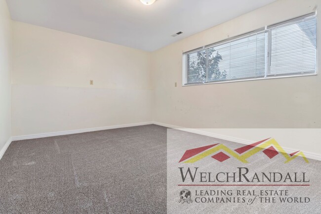 Building Photo - Charming 2 Bed 1.5 Bath Townhouse in West ...