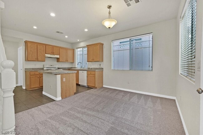 Building Photo - 7565 Grassy Bank St