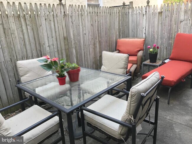 Building Photo - 511 S 17th St