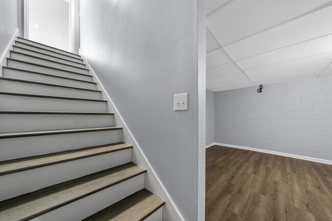 Building Photo - Pet Friendly Three Bedroom with Basement!