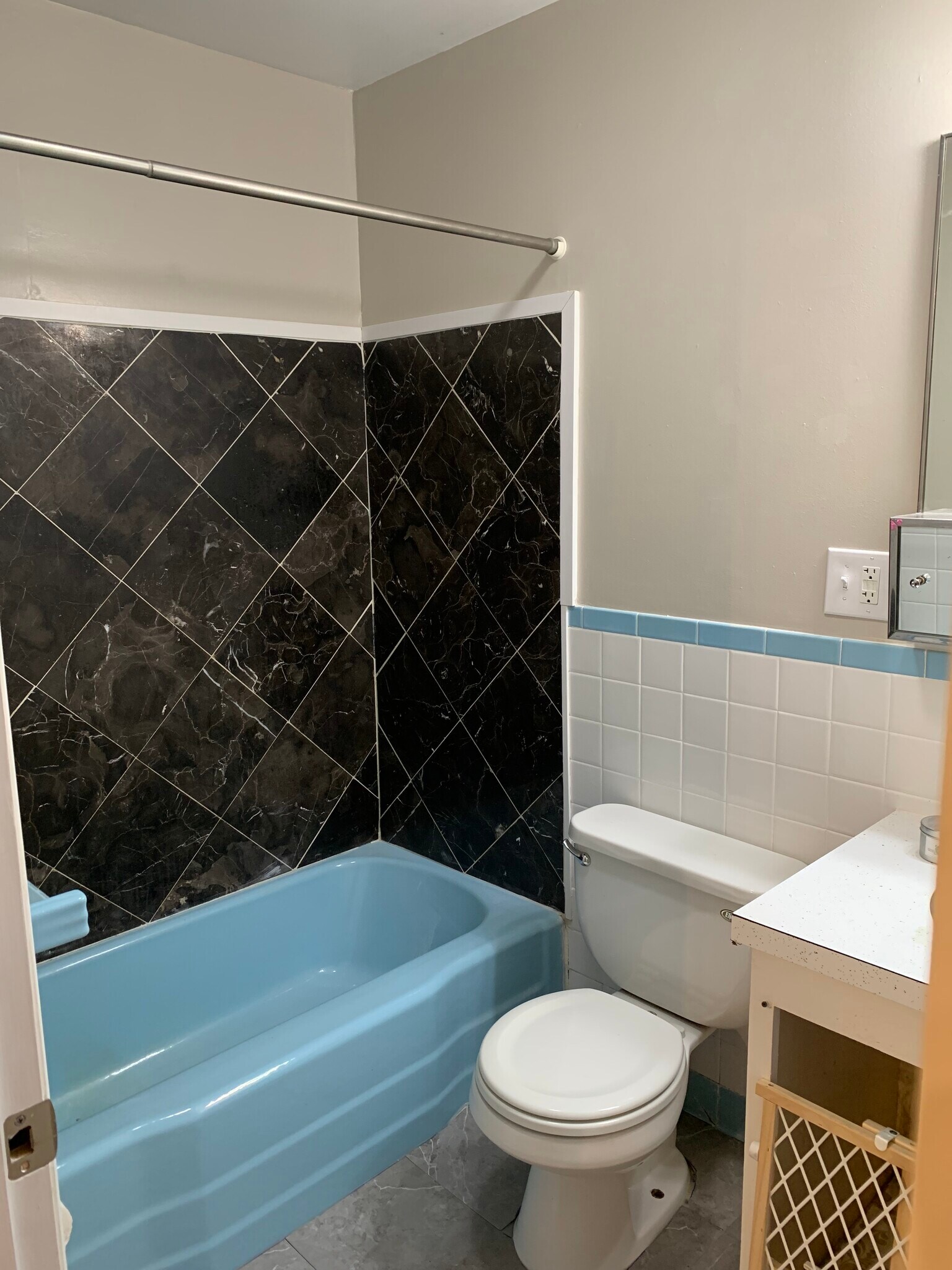 Building Photo - 467 Troy Rd