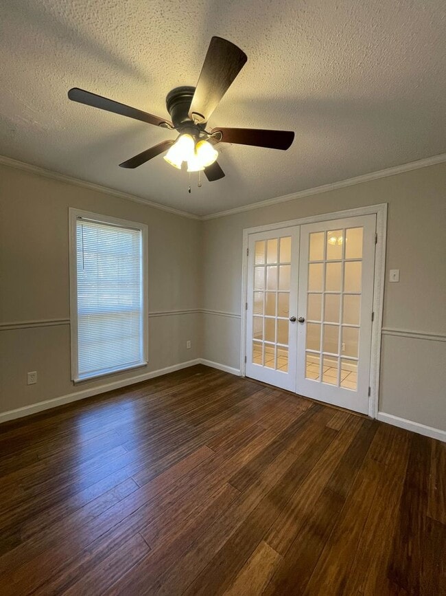 Building Photo - 6646 Pinebrook Dr