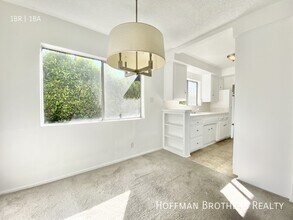 Building Photo - 915 N Spaulding Ave