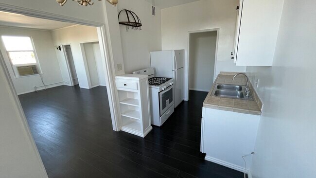 Building Photo - Crestwood Tower Apartments