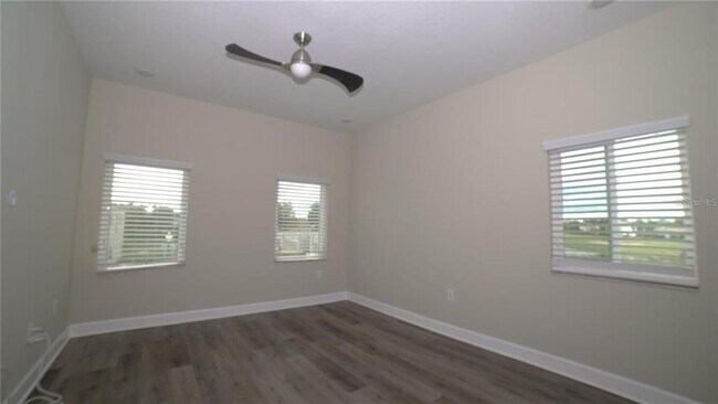 Building Photo - 2025 Greenbriar Ter