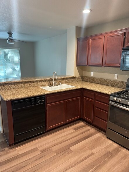 Building Photo - 642 W Brewer Rd