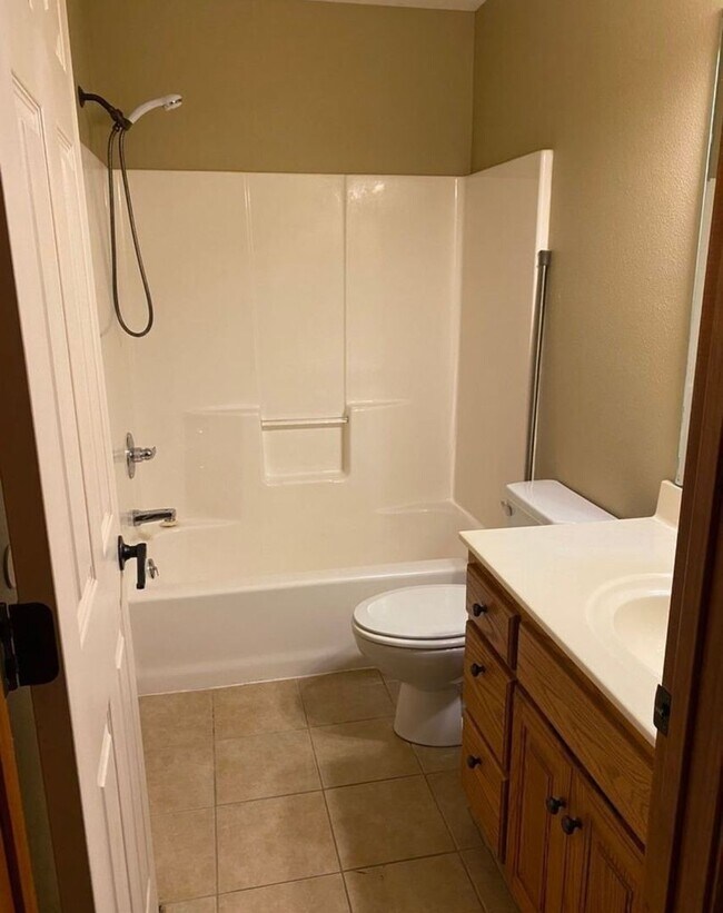 Building Photo - 4 Bed 2 Bath Home in Nixa!!