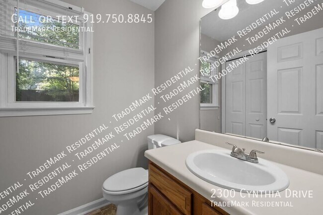 Building Photo - 2300 Cynthia Dr