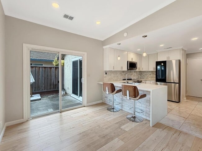 Building Photo - 5935 Woodbine Pl