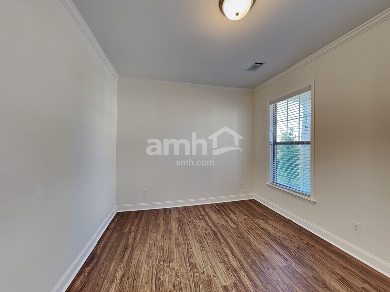 Building Photo - 5935 Hart Way