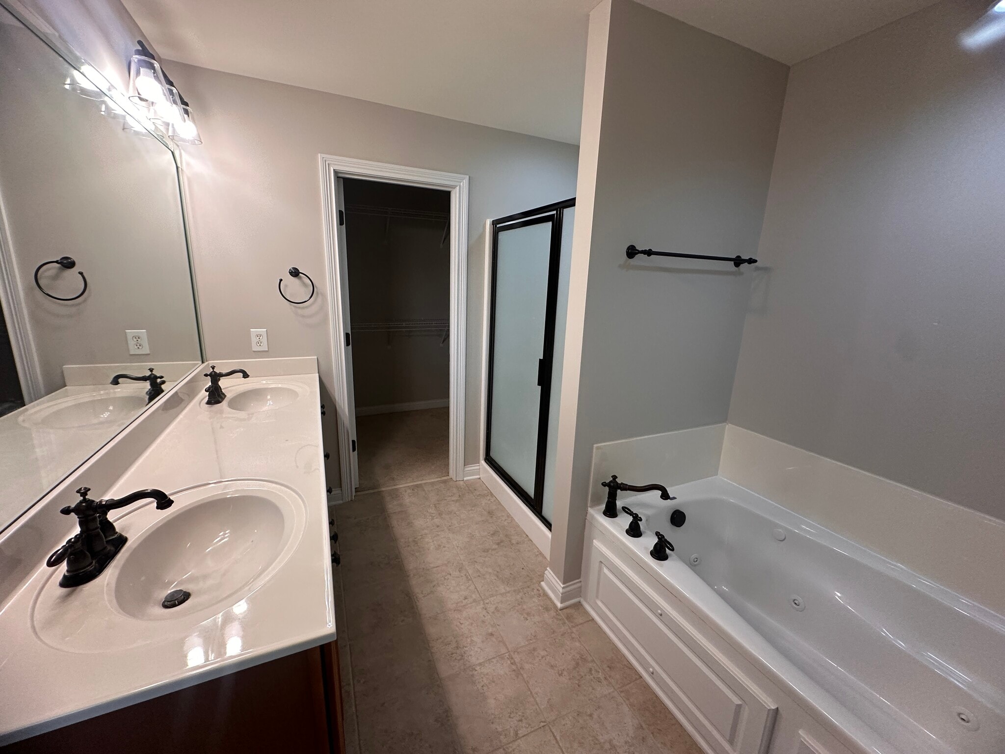 Master bathroom - 3317 Beaumont Centre Cir