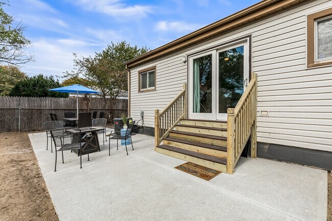 Building Photo - 14926 E 10 Mile Rd