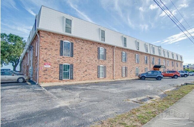 Building Photo - 710 Scenic Hwy