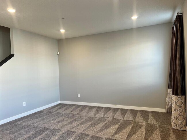 Building Photo - 7262 Alvarado Ln N