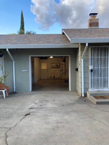 Building Photo - 1322 Topaz Way
