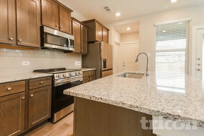 Building Photo - 2516 Finch Holw Dr