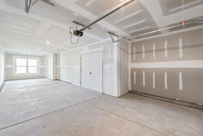 Building Photo - (Move-in Special) 3 Bedroom Townhome in LoSo!