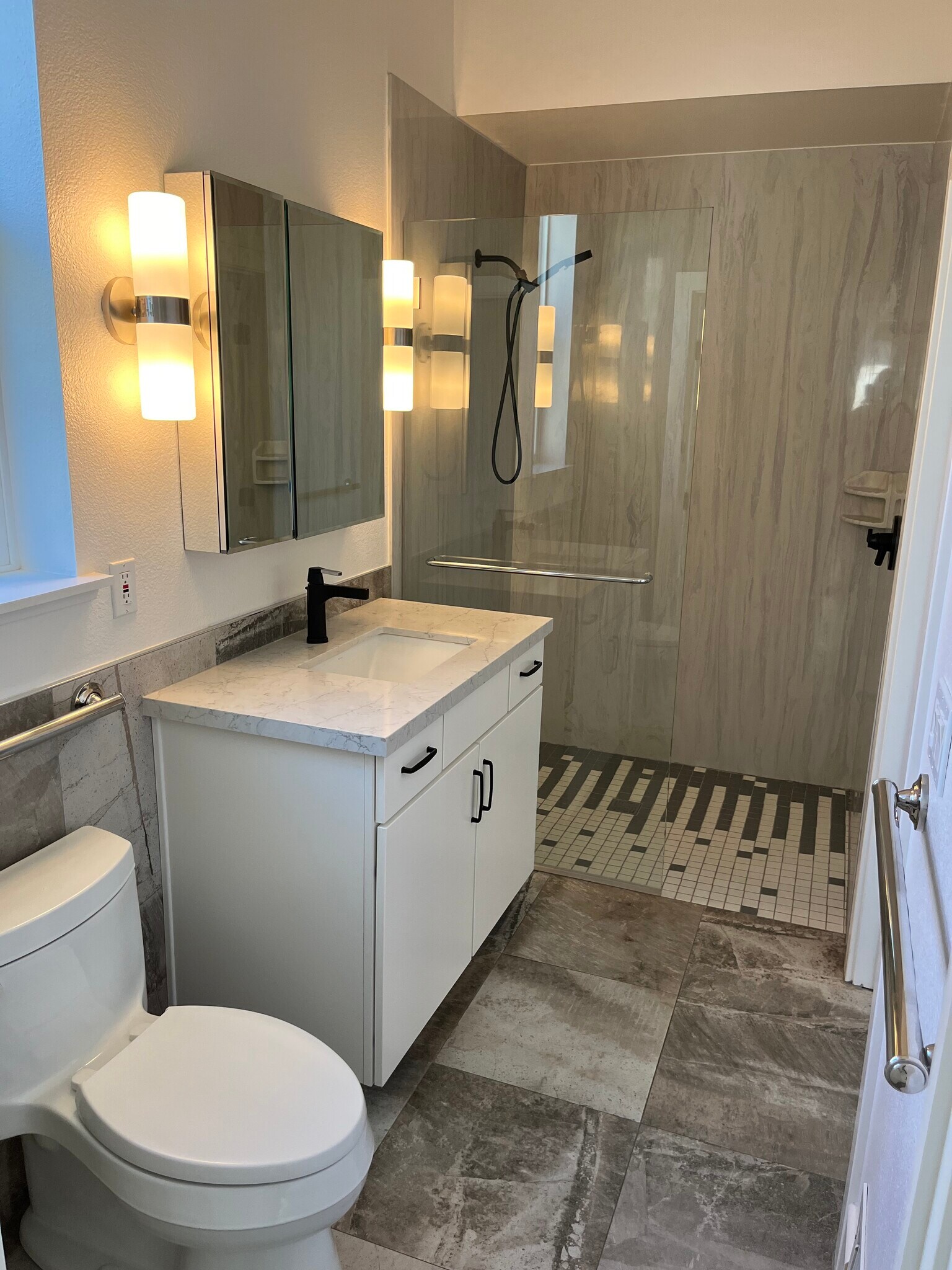 Building Photo - 4833A Proctor Rd