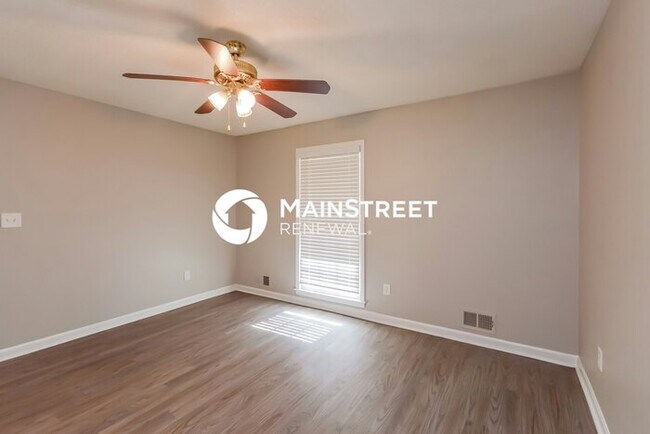 Building Photo - 3 Bedroom Pet-Friendly Home in Conyers, GA with Main Street Renewal
